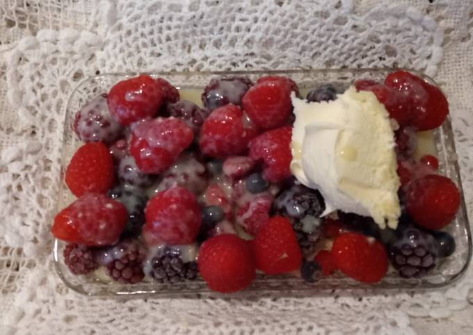 Frozen Berries with White Chocolate Sauce