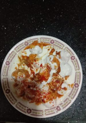 A picture of Dahi vada.