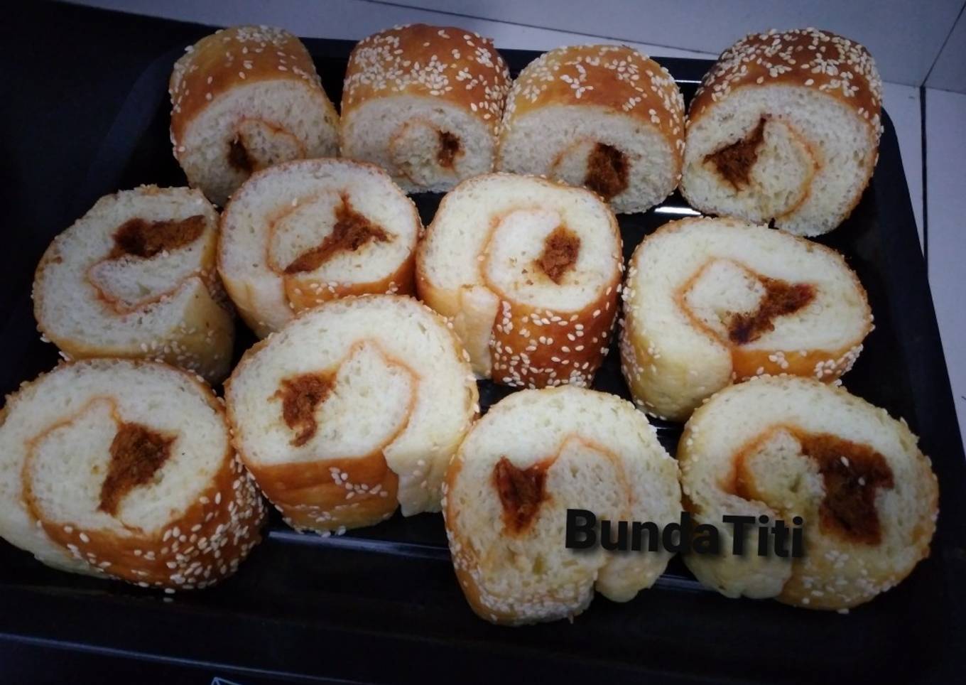 686.Roti Gulung Abon