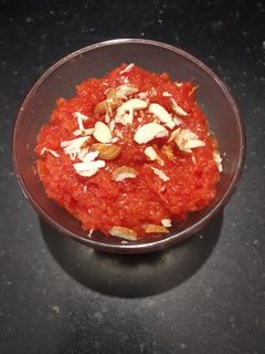 गाजर का हलवा (Gajar ka halwa recipe in Hindi) रेसिपी मुख्य फोटो