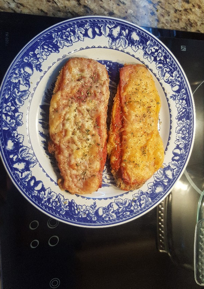 Una foto de Pizza de berenjena con jamón dulce