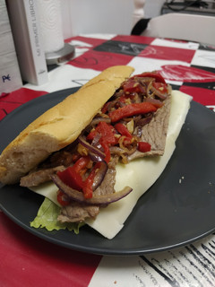 Una foto de Bocadillo de ternera 🥖