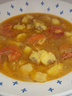 Una foto de Sopa de rape y gamba roja
