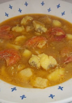 Una foto de Sopa de rape y gamba roja