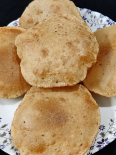 अजवाइन की पूरी (Ajwain ki puri recipe in hindi) रेसिपी मुख्य फोटो