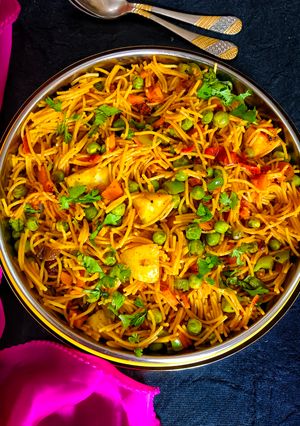 नमकीन सेवई - झटपट आसान ब्रेकफास्ट (Savory vermicelli: a quick and easy breakfast) रेसिपी मुख्य फोटो