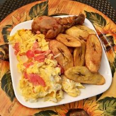 Fried eggs with fried plantain A picture of Fried eggs with fried plantain.