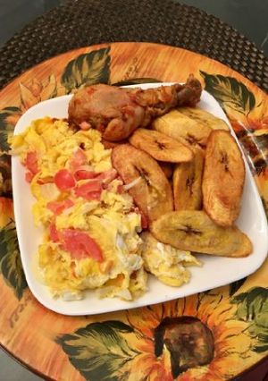 A picture of Fried eggs with fried plantain.