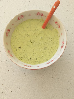 Una foto de Mayonesa de cilantro y albahaca
