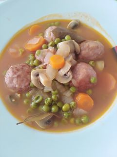 Una foto de Albóndigas a la jardinera