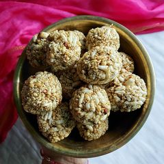 A picture of Til Mumura badam laddoo / Sesame peanut laddoo.