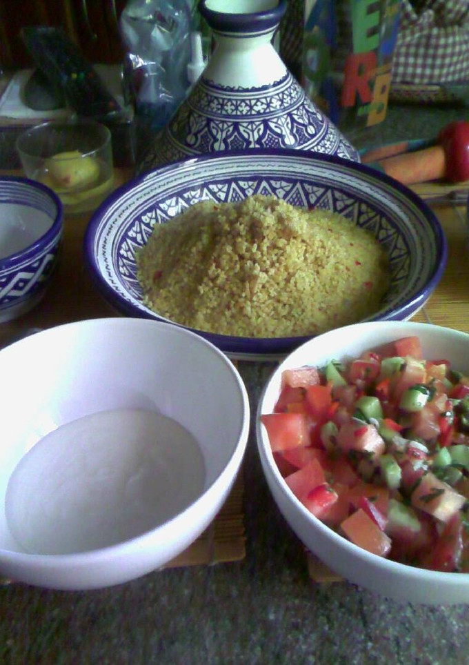 Una foto de Pilaf de bulgur con tomates y yogur