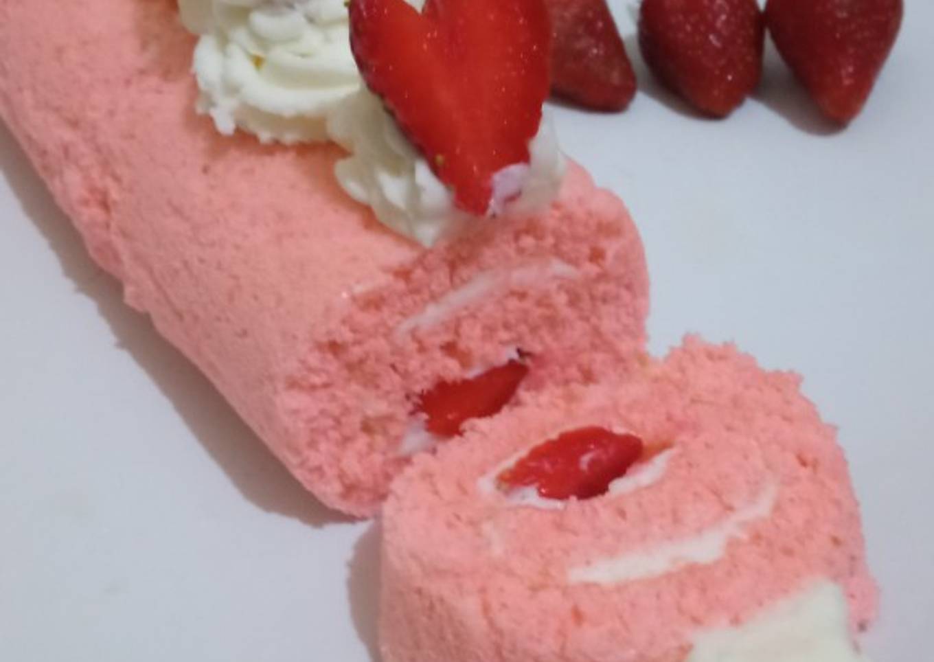 Resep Strawberry Japanese roll cake feminim Anti Gagal