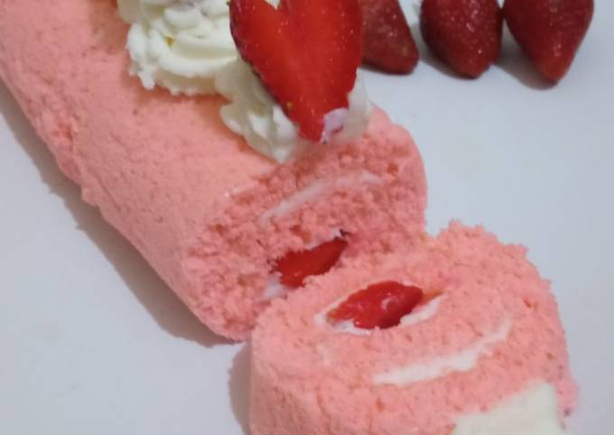 Bagaimana Menyiapkan Strawberry Japanese roll cake feminim Anti Gagal