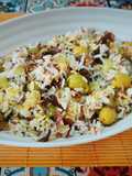Ensalada de arroz tricolor con atún y alga dulse