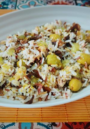 Una foto de Ensalada de arroz tricolor con atún y alga dulse