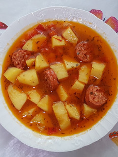 Una foto de Patatas con chorizo