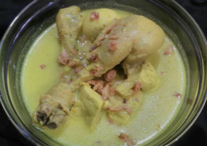 Opor Ayam Bumbu Kuning