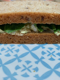 Una foto de Sándwich de ensalada de aguacate