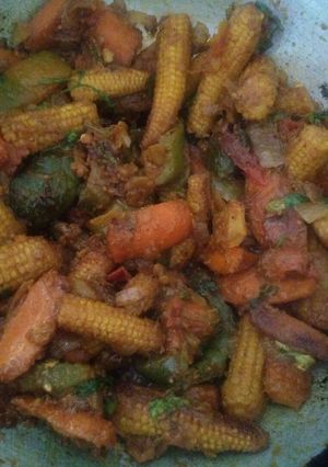 A picture of Baby corn fry with carrot and capsicum.