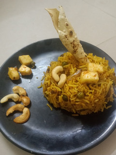 તવા પુલાવ (Tava Pulao Recipe In Gujarati) રેસીપી મુખ્ય ફોટો
