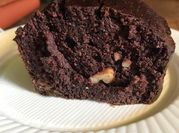 Una foto de budin con algarroba y banana