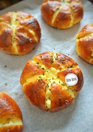 Hình của món Bánh Mì Phô Mai Bơ Tỏi Hàn Quốc.