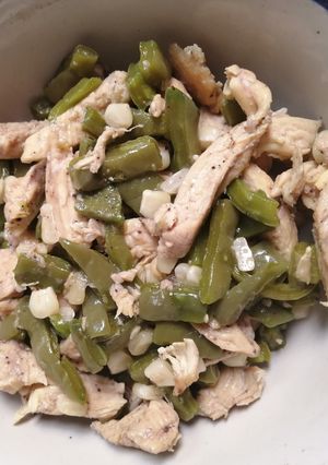 Una foto de Fajitas de pollo con nopales