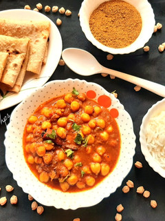 ચણા મસાલા કરી (chana masala curry recipe in Gujarati) રેસીપી મુખ્ય ફોટો