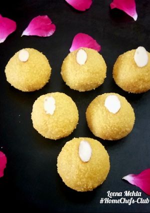 A picture of Besan ladoo.
