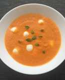 Sopa de tòmaquets frescos, alfabrega i perles de mozzarella 🍅🌱🧀