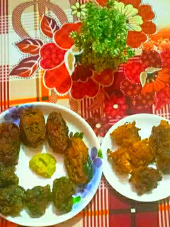 अरबी के पत्ते के पकौड़े (arbi ke patte ke pakode recipe in Hindi) रेसिपी मुख्य फोटो