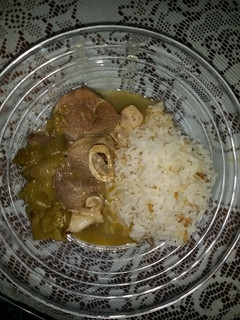 A picture of Codillo o chambarete de cerdo entomatado (tomate verde).