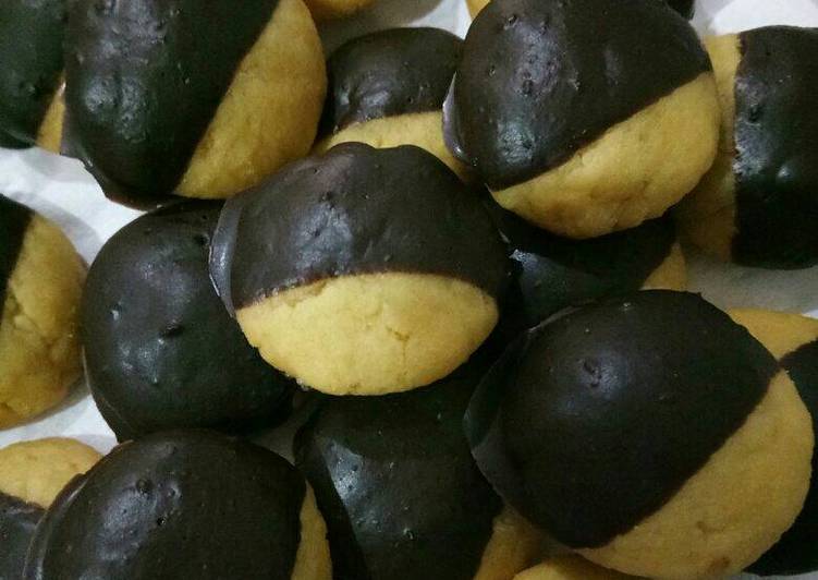 Langkah Mudah untuk Menyiapkan Choco stick cookies yang Lezat Sekali