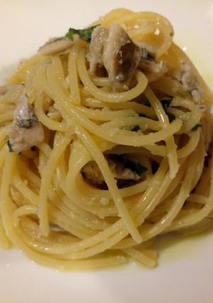 A picture of Spaghetti con alici e pane.