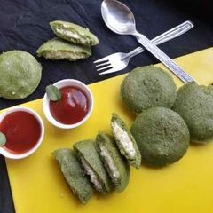A picture of Palak Paneer Idli.