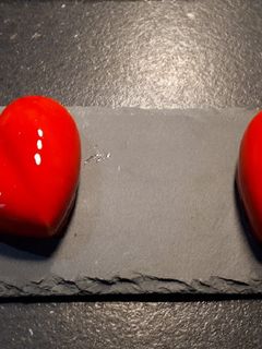 Une photo de Coeur entremet framboise/coco