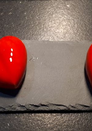 Une photo de Coeur entremet framboise/coco