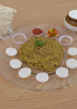 બાજરી ની ખીચડી (Bajri Khichdi Recipe In Gujarati) રેસીપી મુખ્ય ફોટો