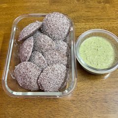 A picture of Ragi idli.
