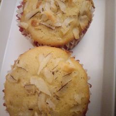 A picture of Vanilla and coconut cake.