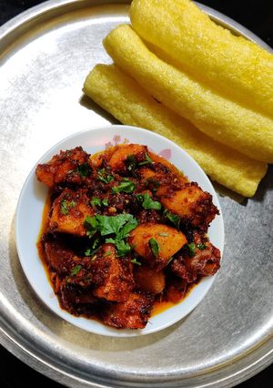 કાઠીયાવાડી લસણીયા બટેટા (Lasaniya Bataka Recipe In Gujarati) રેસીપી મુખ્ય ફોટો