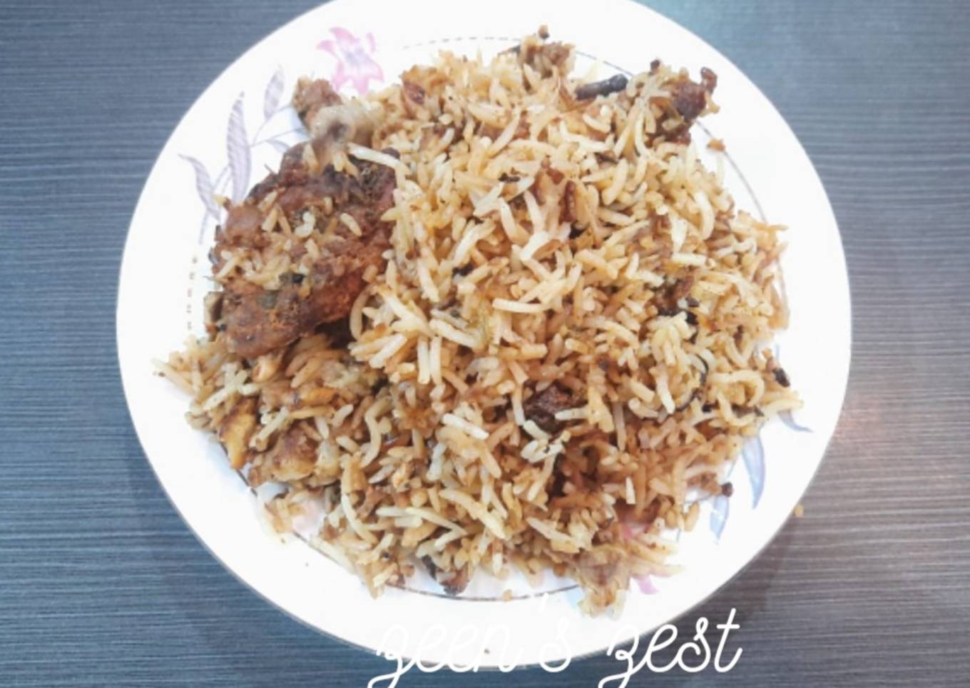 Hyderabadi Kachchi Aqhni Chicken Dum Biryani