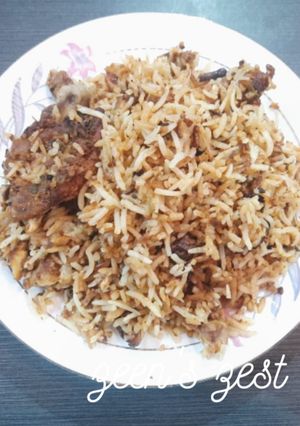 A picture of Hyderabadi Kachchi Aqhni Chicken Dum Biryani.