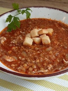 Una foto de Lentejas con sobrasada y huevo