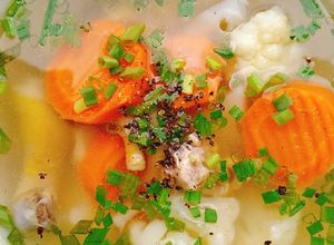 Hình của món Canh xương gà bông cải trắng.
