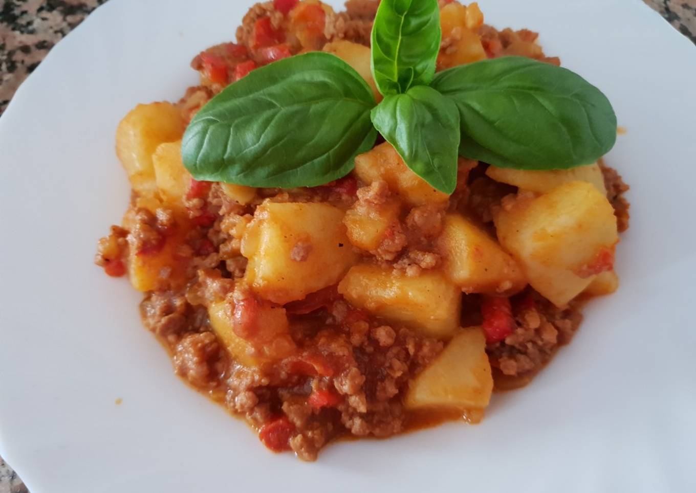 Carne picada con patatas