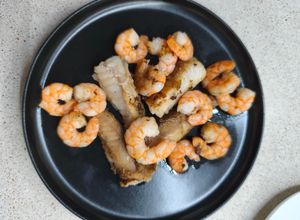 Una foto de Cola de Rape con Langostinos