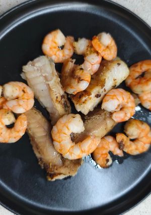Una foto de Cola de Rape con Langostinos