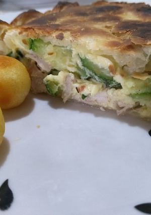 Una foto de Tarta de pollo y zapallitos zucchini